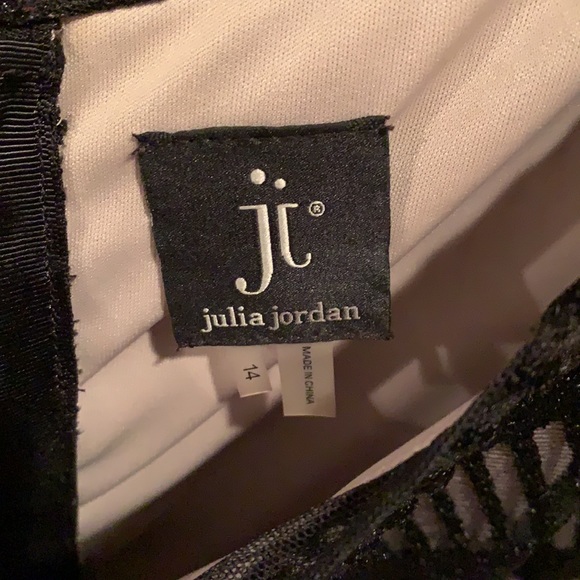 Black dress - Picture 2 of 3